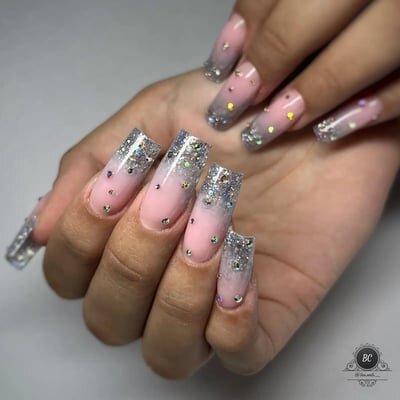 unghie lunghe strass